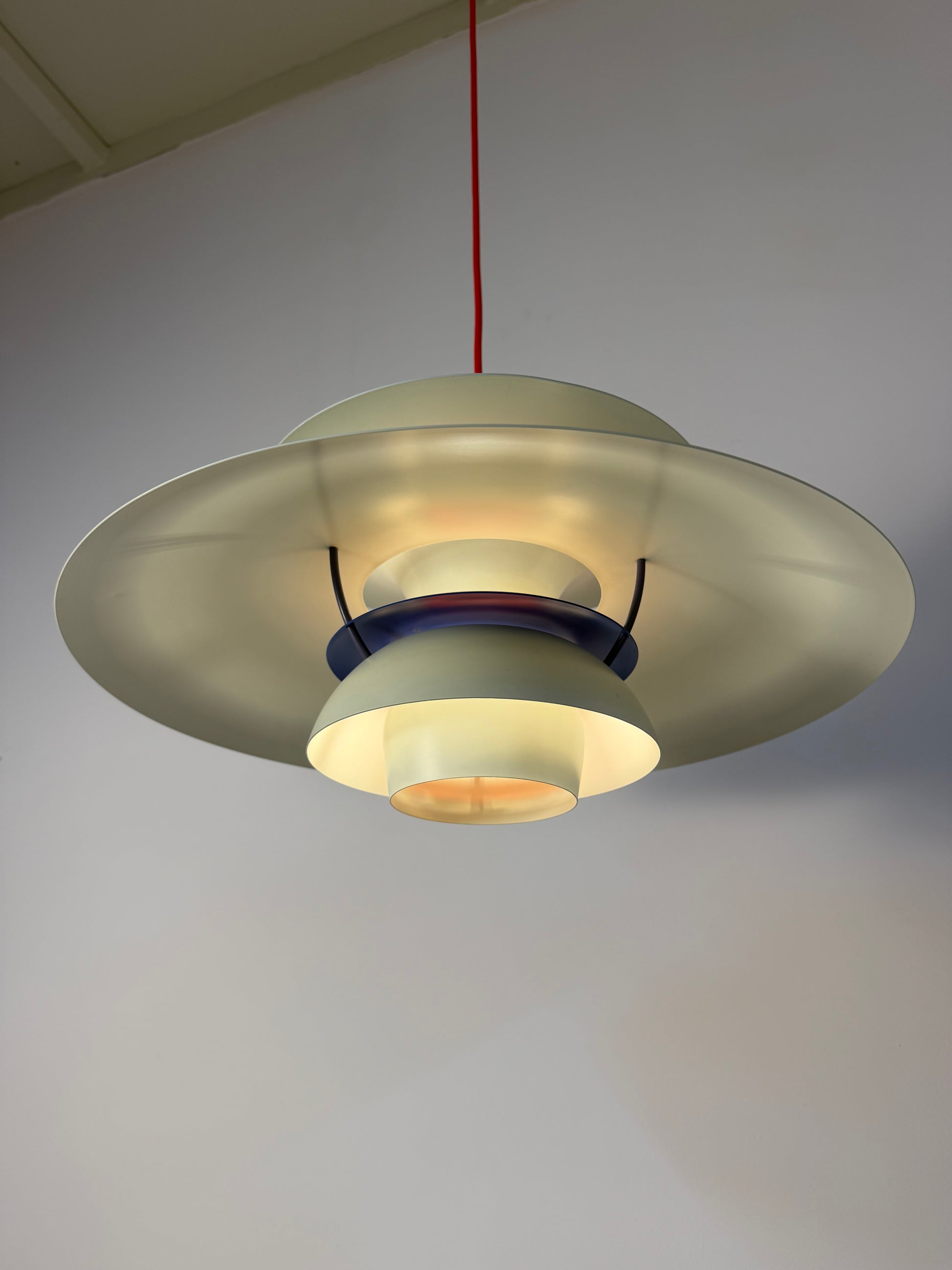 Lamellenlampe PH5 weiß von Poul Henningsen für Louis Poulsen