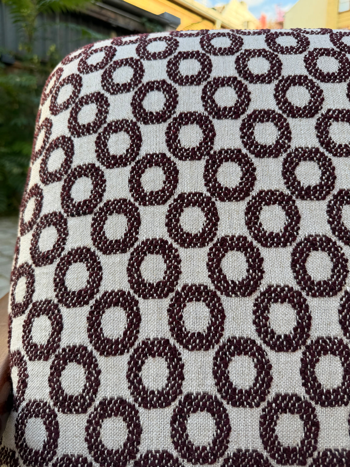 Sessel Mahagoni neu gepolstert mit aubergine Kreismuster
