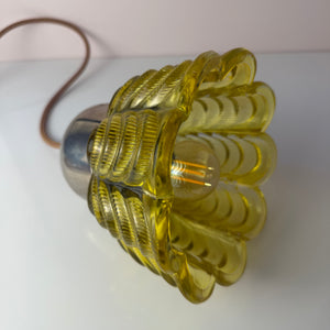 Hängelampe Typ 1545-02 in Blumenform gelb von VEB Narva