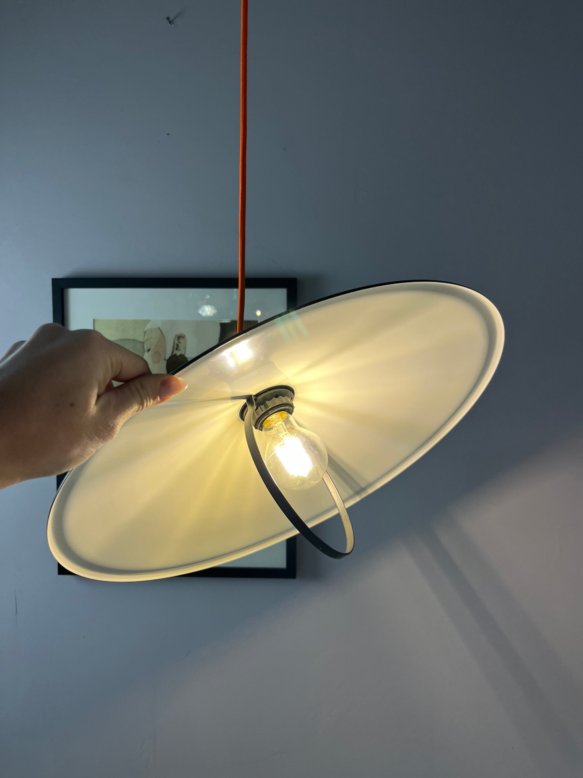 Hängelampe schwarz mit Bügel von Abo Randers