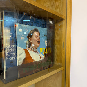 Vitrine Typ 430 mit neuen Hairpinlegs von Joachim Nebelung für Hellerau