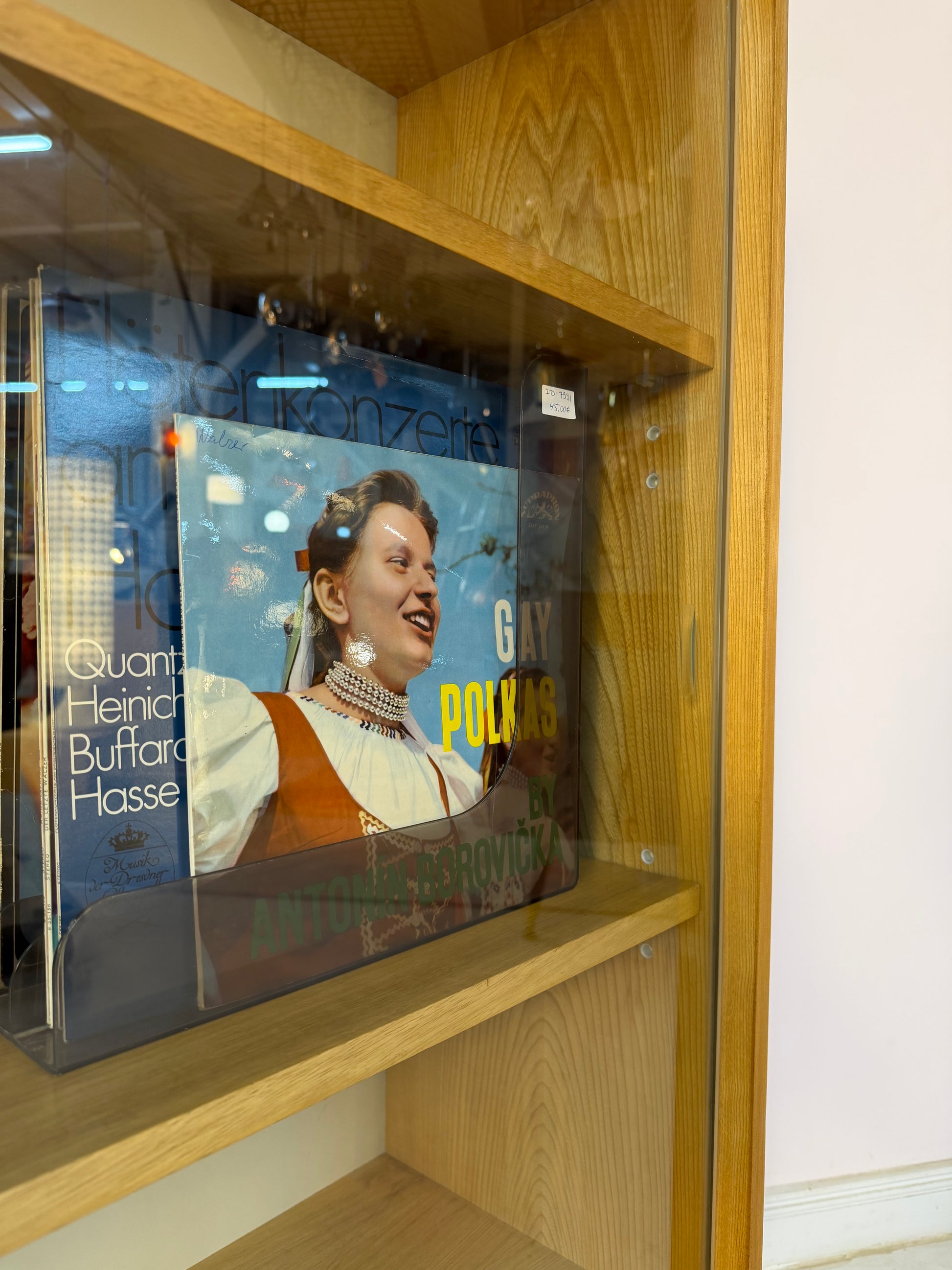 Vitrine Typ 430 mit neuen Hairpinlegs von Joachim Nebelung für Hellerau