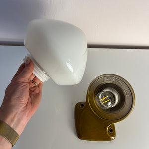 Wandlampe Modell 6030 oliv von Sigvard Bernadotte für Ifö