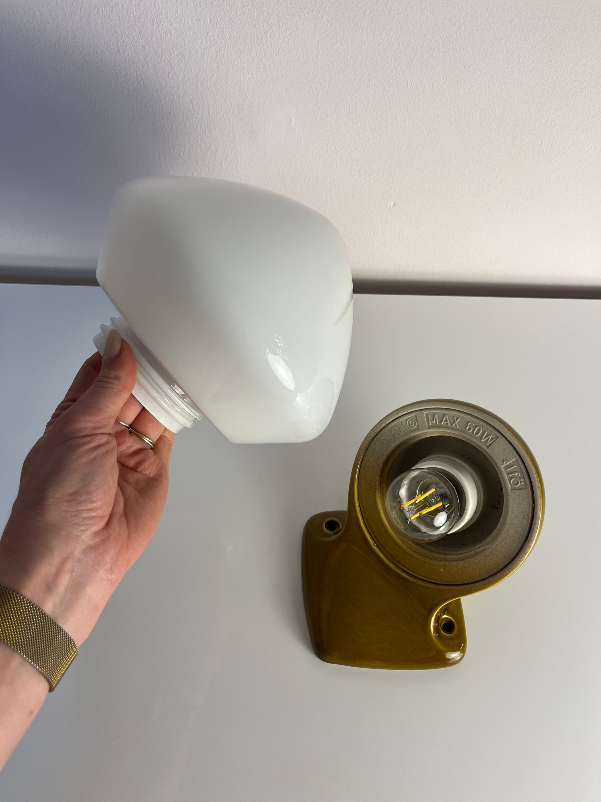 Wandlampe Modell 6030 oliv von Sigvard Bernadotte für Ifö