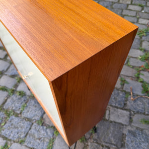 Schrank mit Schloss & neuen Hairpinlegs