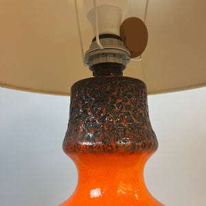 Tischlampe Fat Lava mit Naturseidenschirm orange braun Keramik von JASBA