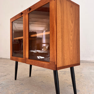 Kleine Vitrine Teak von H. W. Klein für Bramin