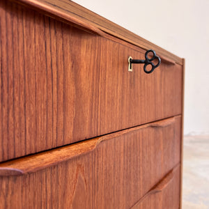 Kommode Teak mit Schloss aus Dänemark