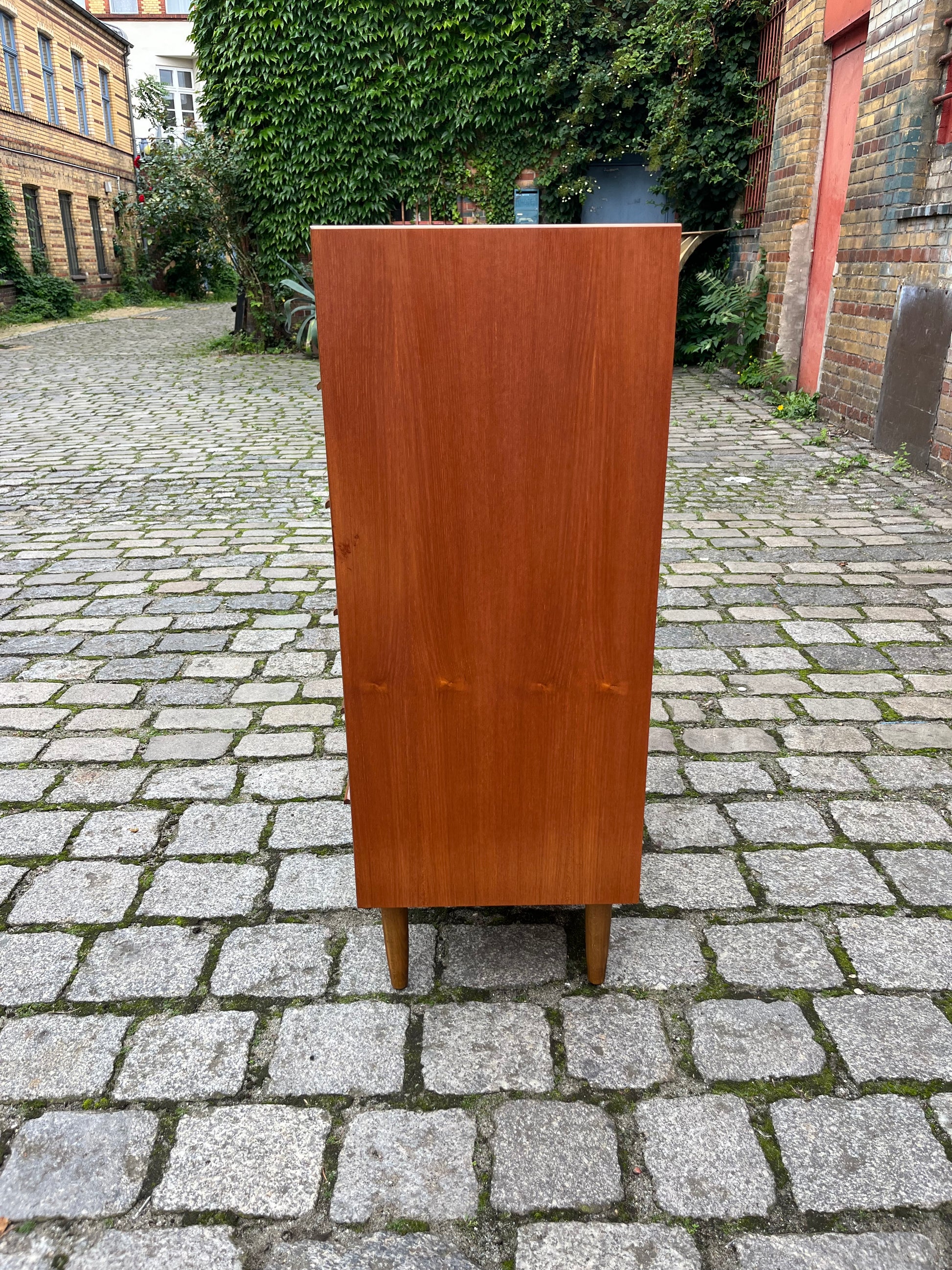 Kommode Teak mit durchgängigen Griffen
