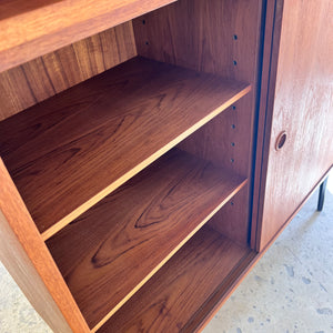 Schrank Teak mit Schiebetüren aus Dänemark