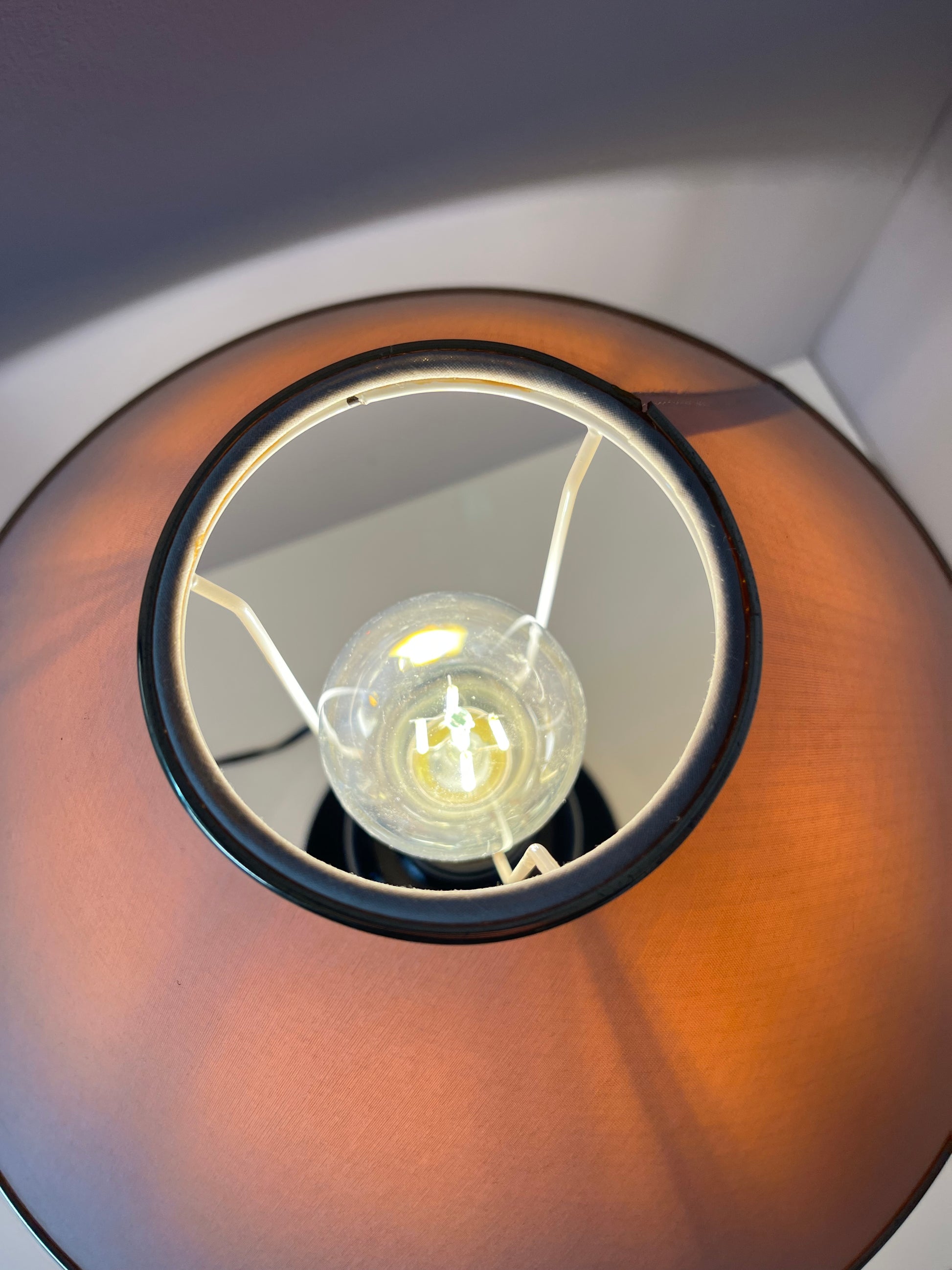 Tischlampe Backgammon Opal schwarz von Holmegaard