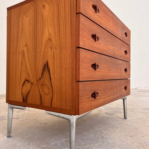 Kommode Teak mit neuen Chromfüßen von H. W. Klein für Bramin