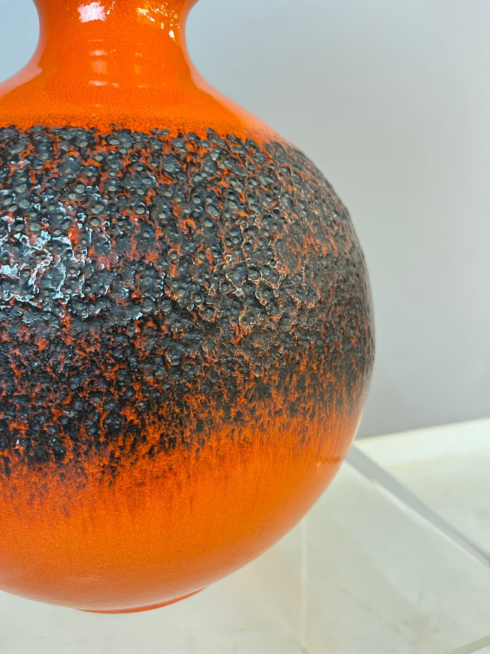 Tischlampe Fat Lava mit Naturseidenschirm orange braun Keramik von JASBA