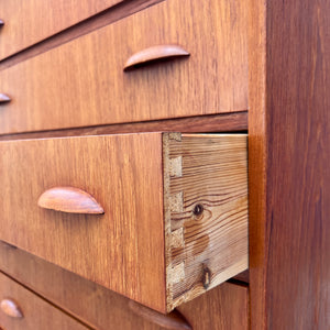 Kommode Teak mit Muschelgriffen aus Dänemark