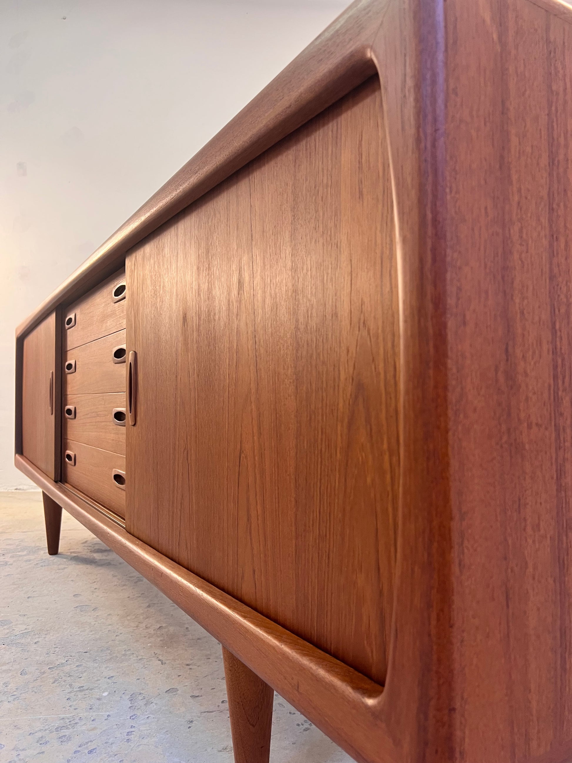 Sideboard Teak von H.P. Hansen - Breite 220 cm