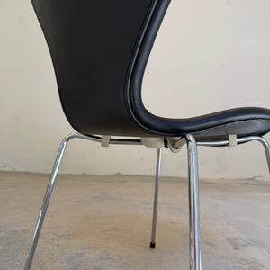 Polsterstuhl Serie 7 schwarz Echtleder von Arne Jacobsen für Fritz Hansen