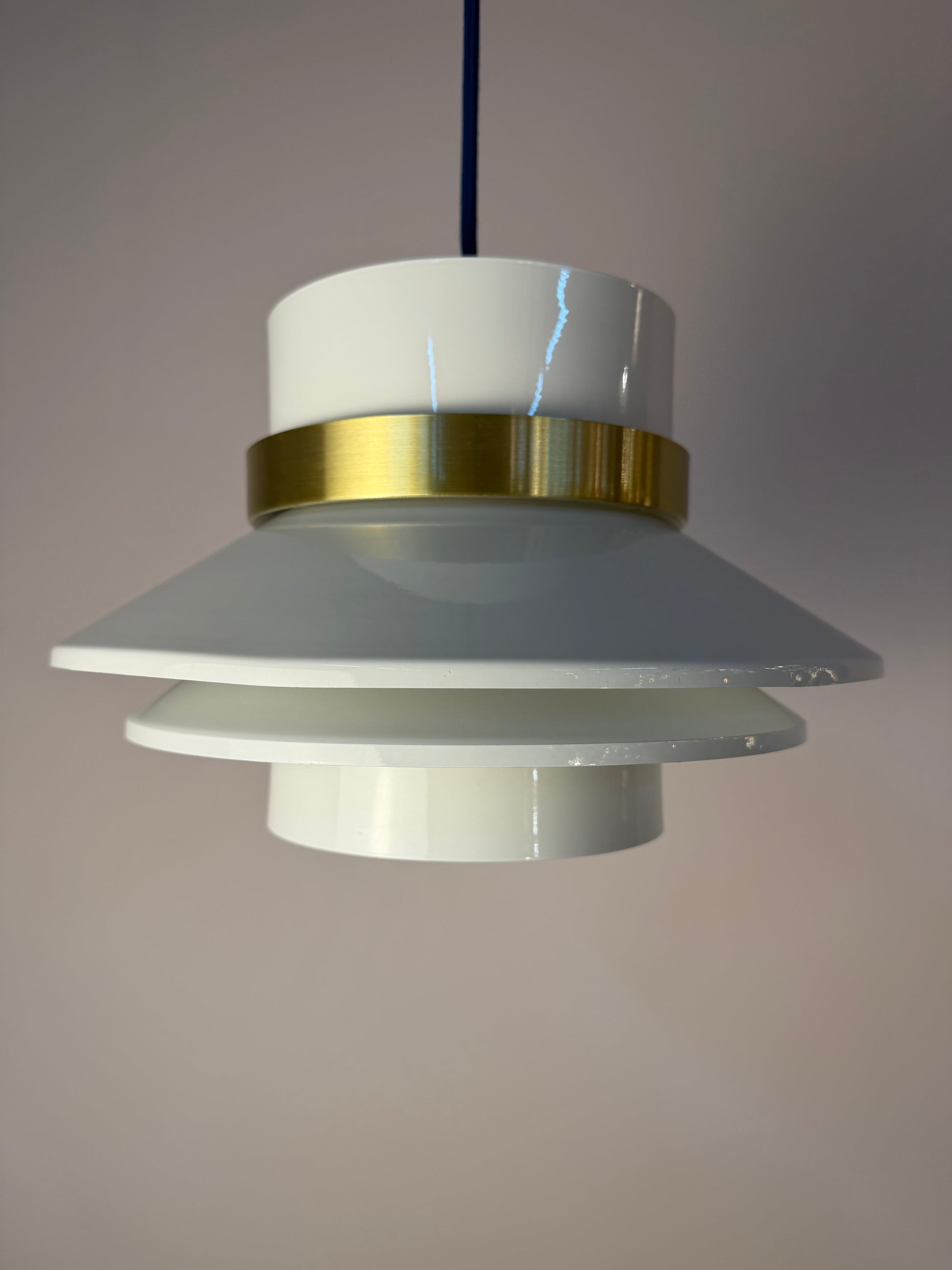 Lamellenlampe Hochglanz weiß Messing aus Dänemark