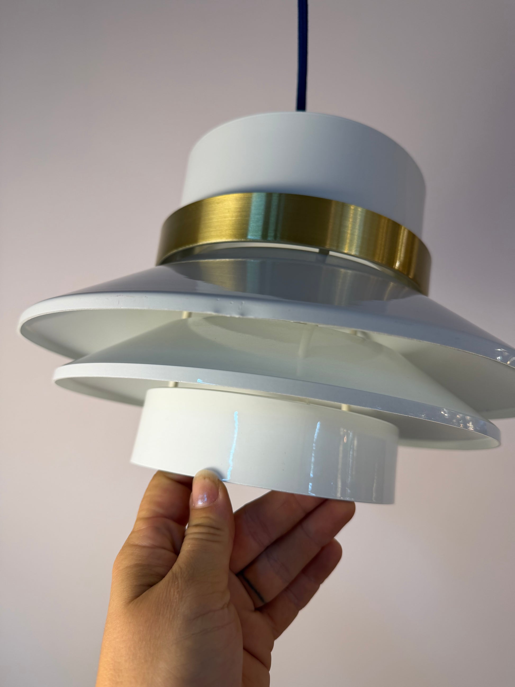 Lamellenlampe Hochglanz weiß Messing aus Dänemark