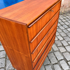 Kommode Teak mit durchgängigen Griffen