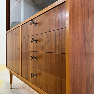 Vitrinenschrank Nussbaum von Deutsche Werkstätten Hellerau