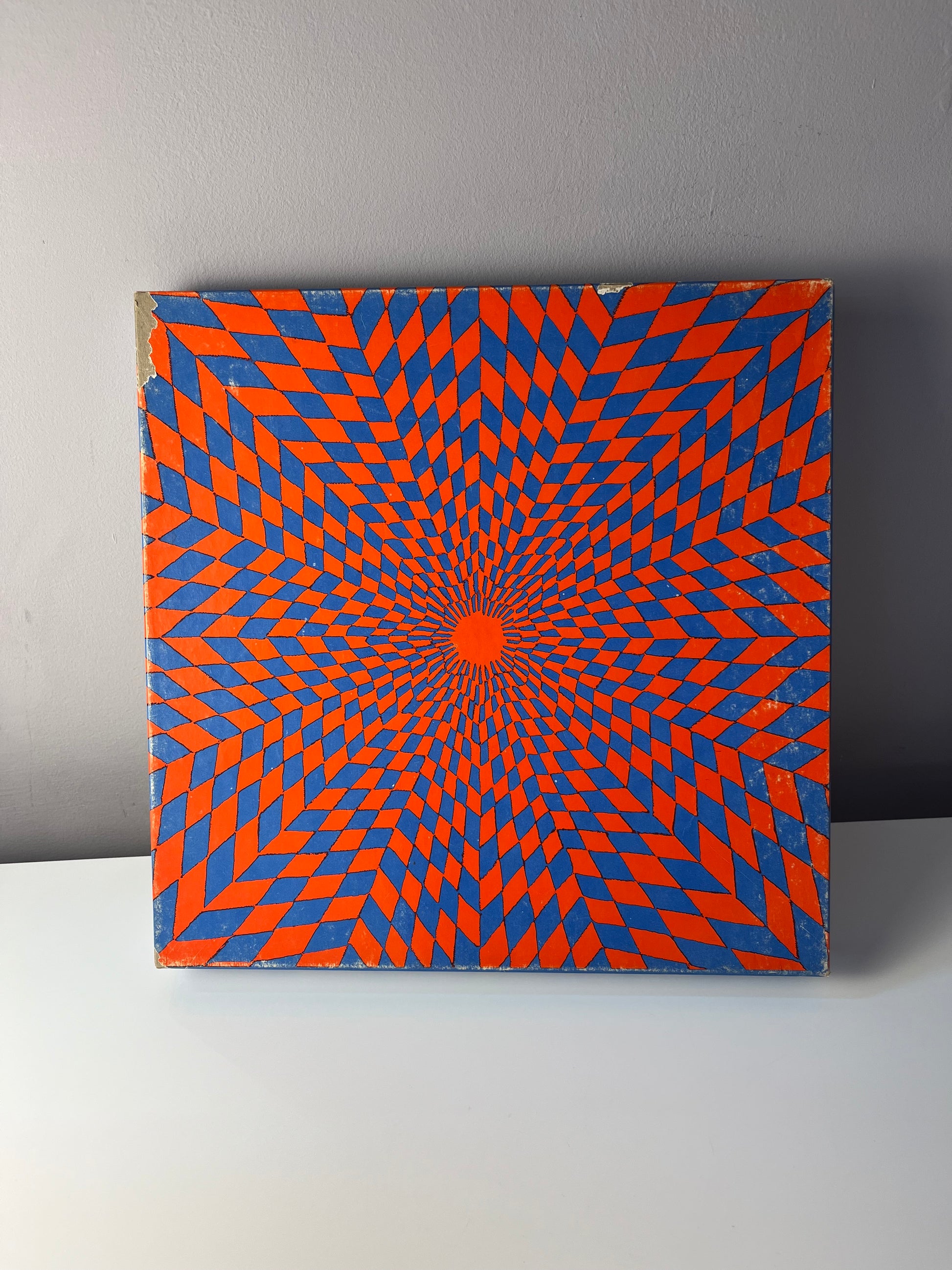 Puzzle "Ambiguous Corolla" rot blau von Claudia Carrel für Springbok Editions
