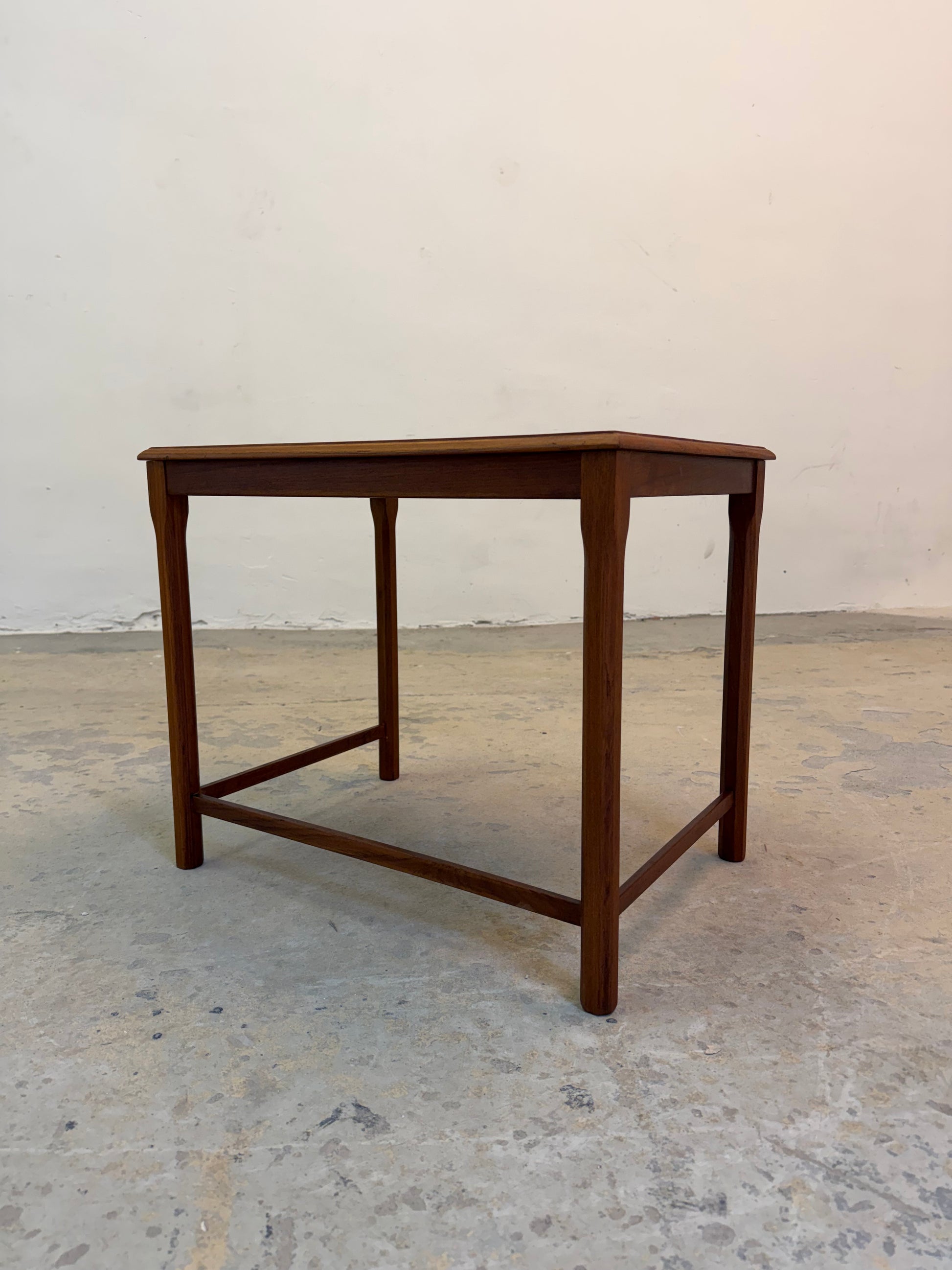 Beistelltisch Teak & blaue Fliesen aus Dänemark