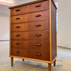 Kommode Teak mit Muschelgriffen aus Dänemark