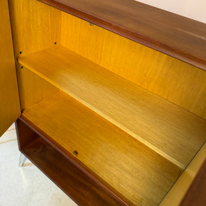 Schrank Teak mit Regalfach, Schloss & neuen Chromfüßen von Heinrich Riestenpatt
