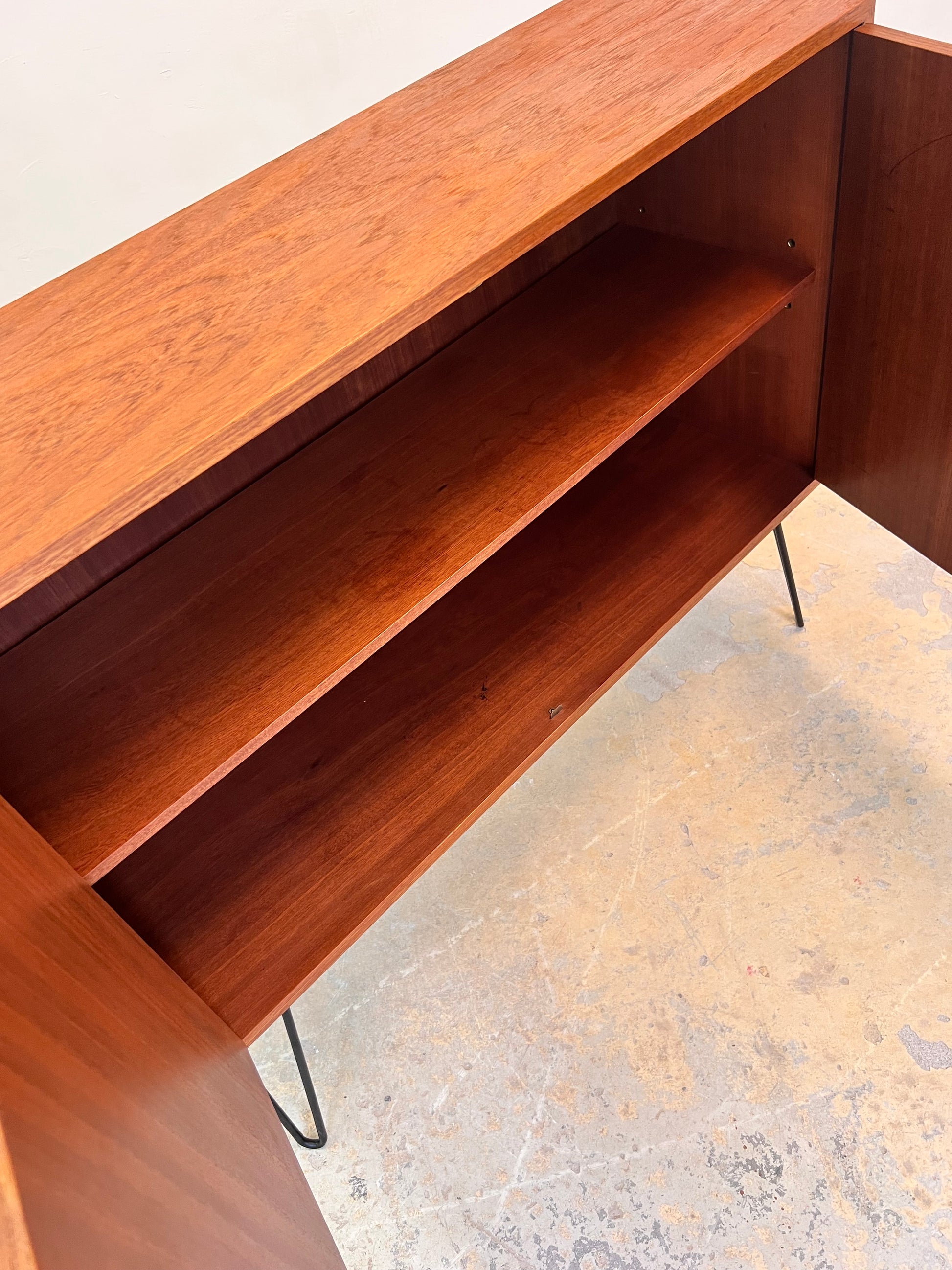 Schrank Teak auf Hairpinlegs