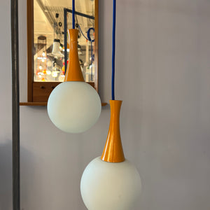 Kugellampe orange blau Opalglas von Richard Essig