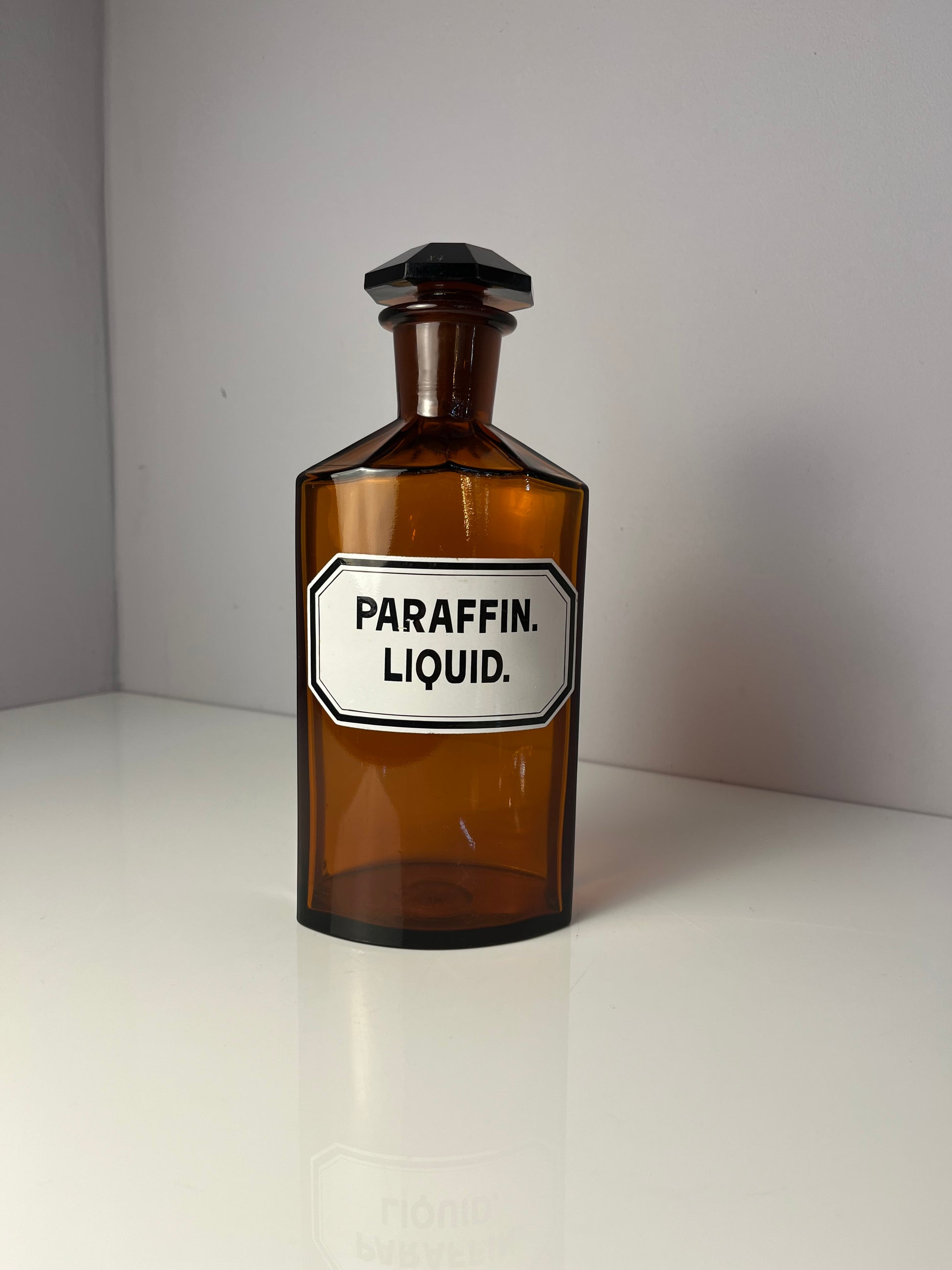 Apothekerglas Paraffin Liquid. braun