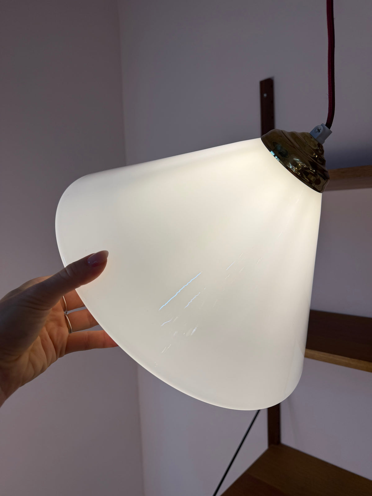 Hängelampe weiß Glas mit Messing aus Dänemark