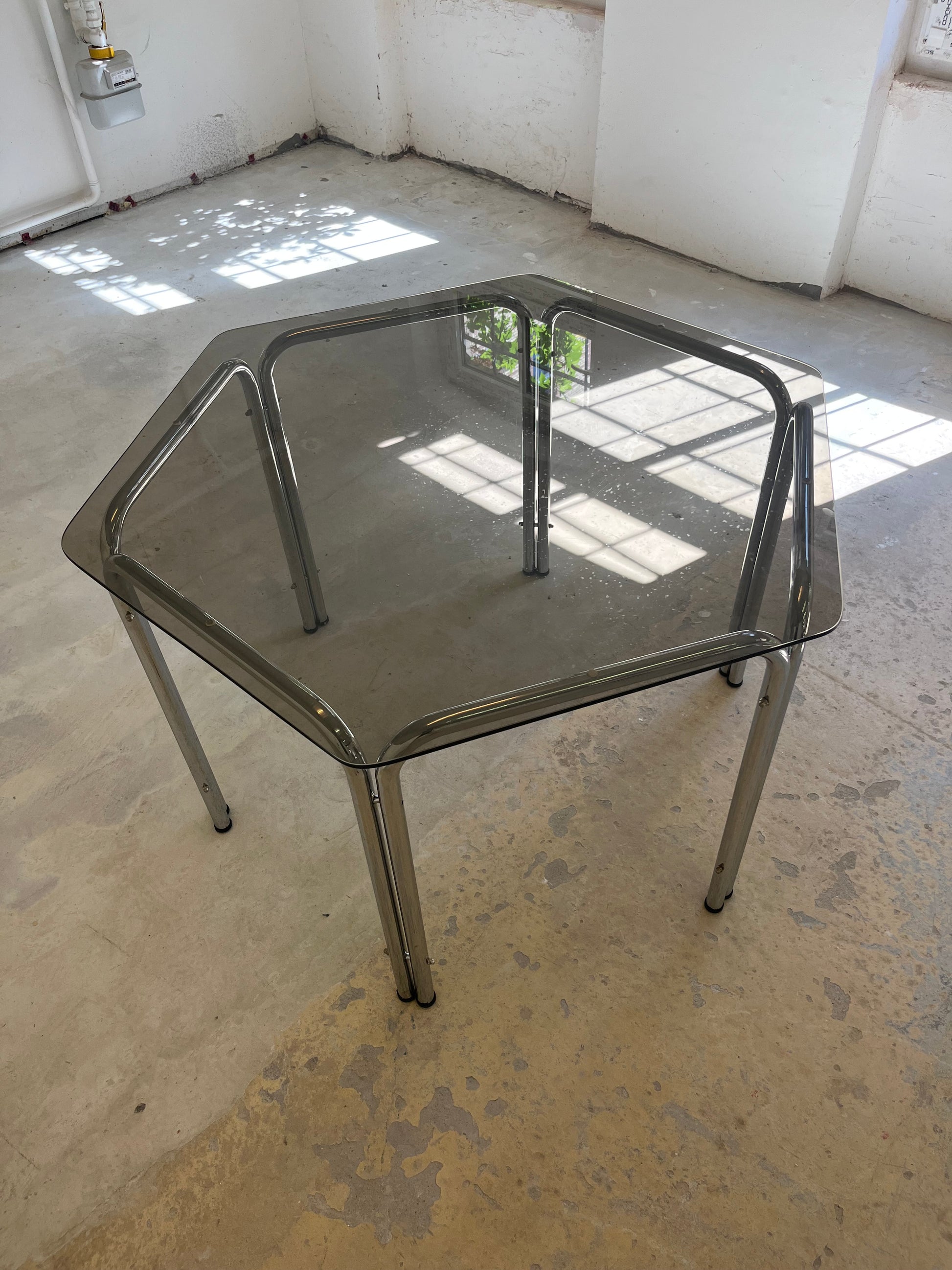 Hexagon Esstisch Rauchglas Chrom