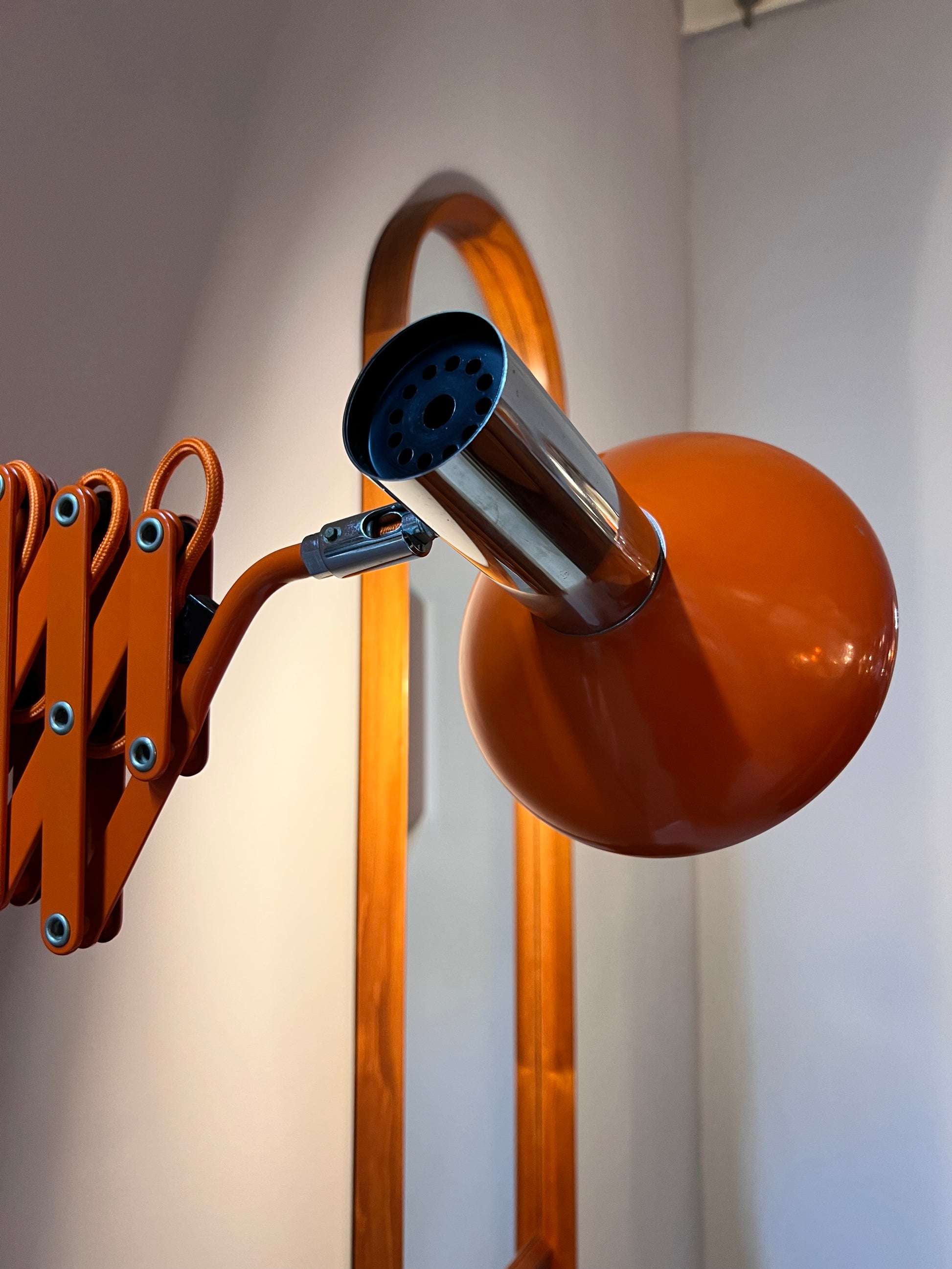 Wandlampe orange von Hustadt Scherenlampe
