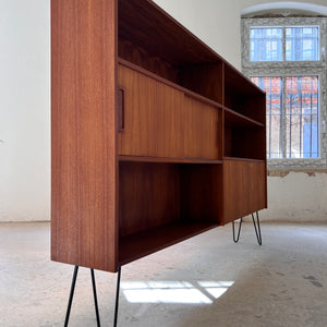 Regal auf Hairpinlegs aus Dänemark