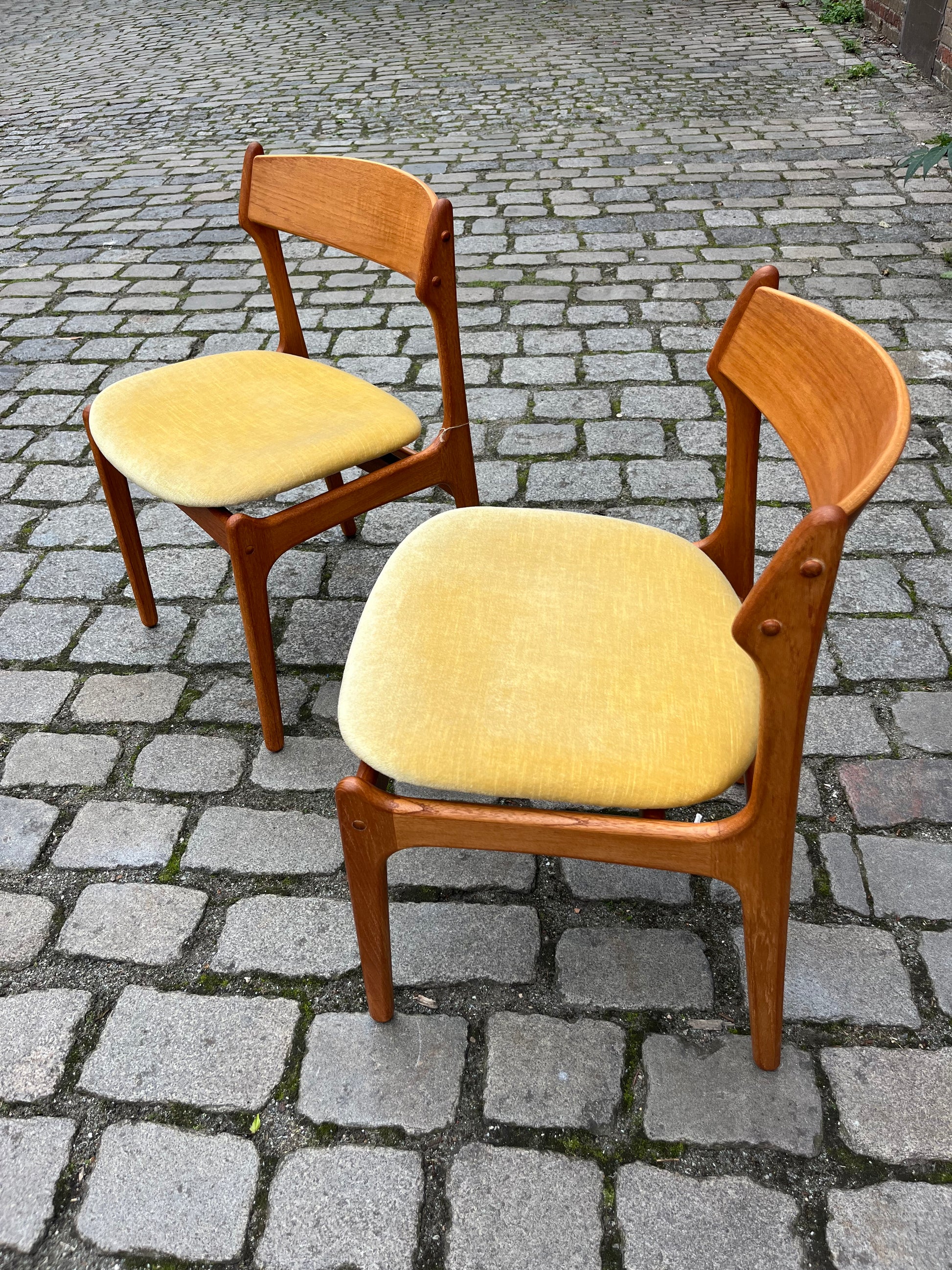 Set: 2x Polsterstuhl gelb Samt Teak von Domus Danica
