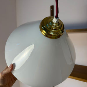 Hängelampe weiß Glas mit Messing aus Dänemark
