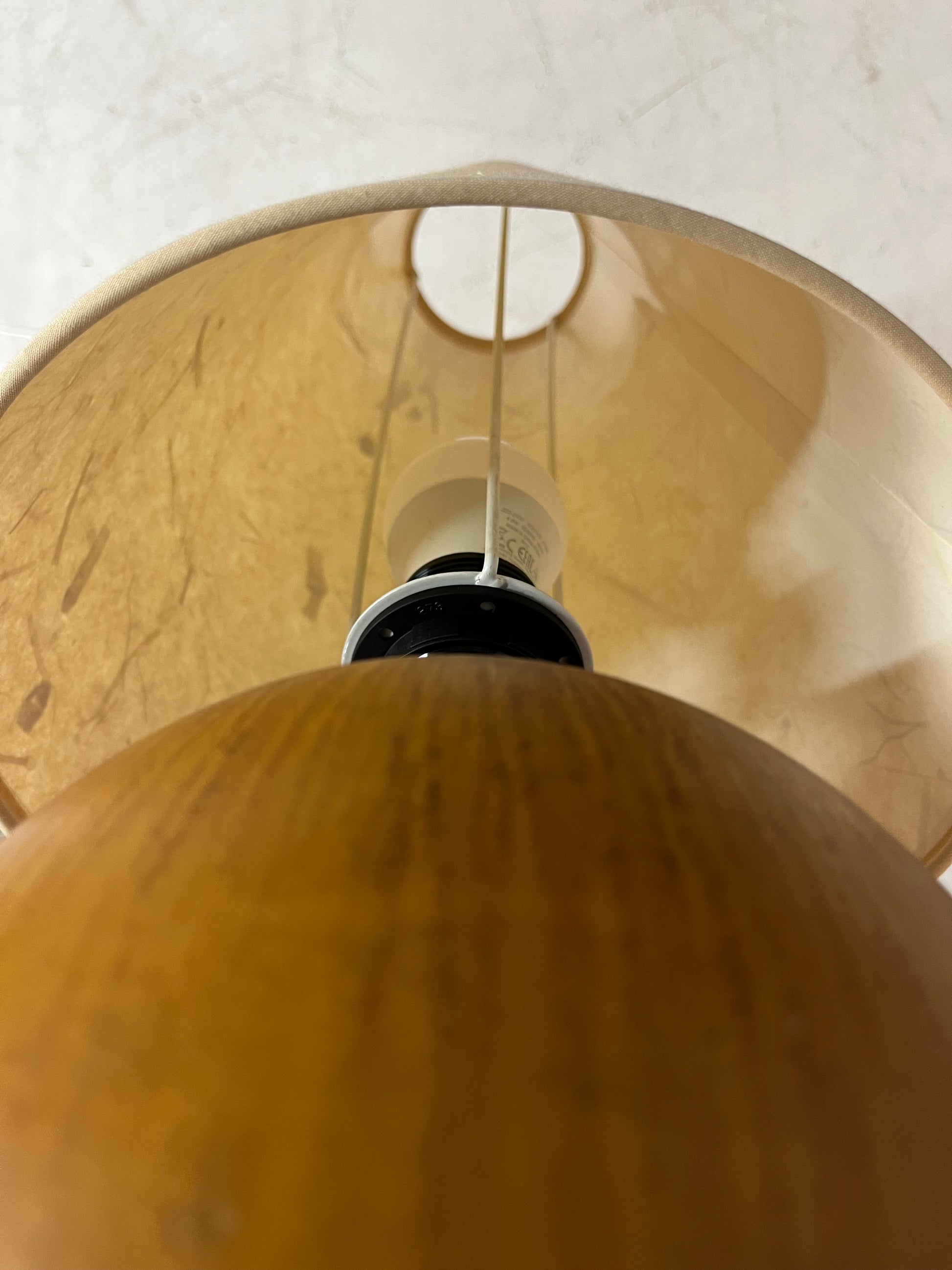 Kugeltischlampe Keramik mit Naturfaser Schirm
