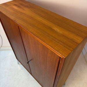 Schrank Teak mit Schloss & neuen Chromfüßen von Heinrich Riestenpatt