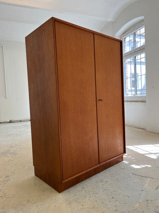 Großer Kleiderschrank Teak von rt Möbel