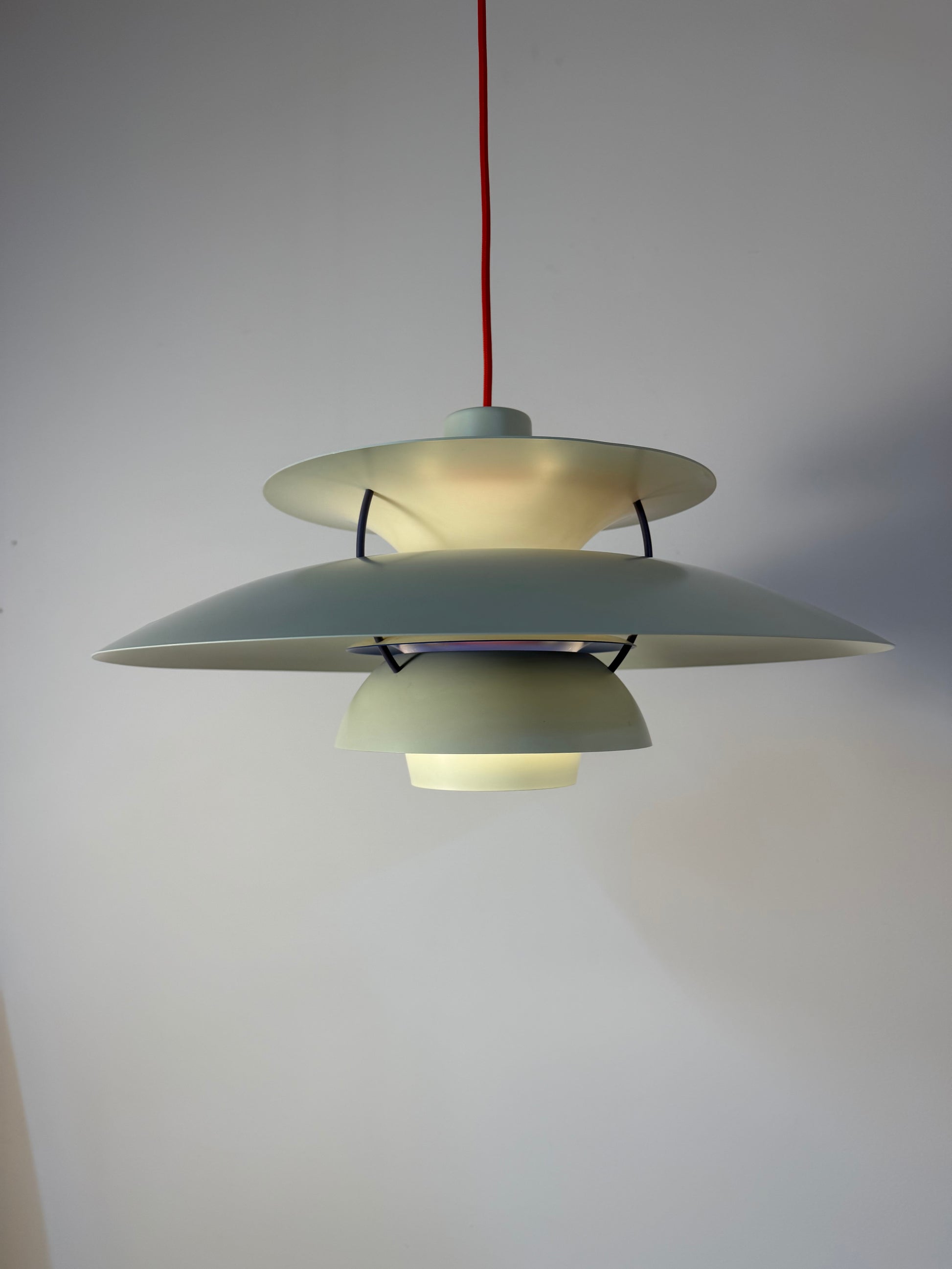 Lamellenlampe PH5 weiß von Poul Henningsen für Louis Poulsen