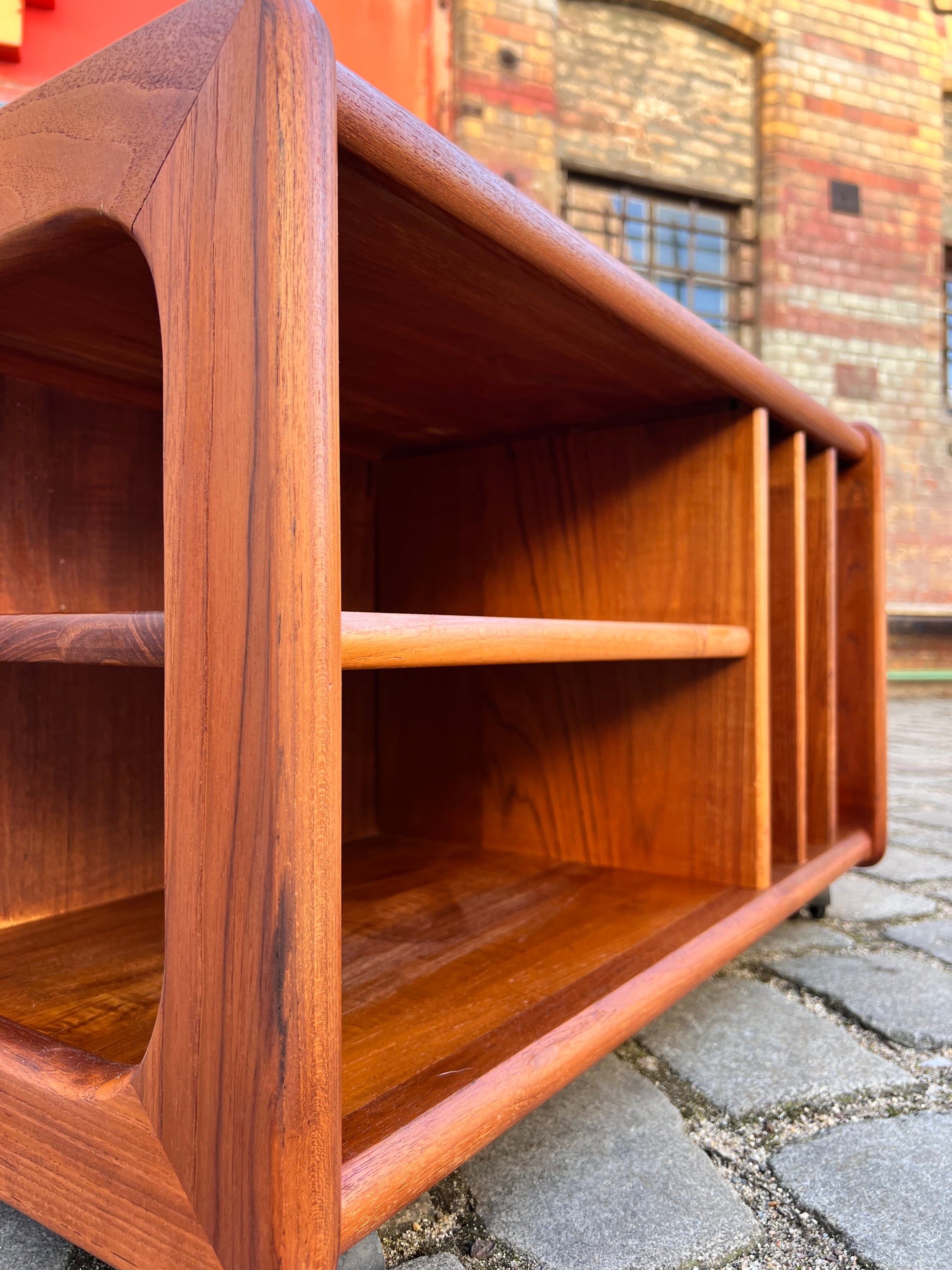 Rollwagen für Schallplatten Teak aus Dänemark