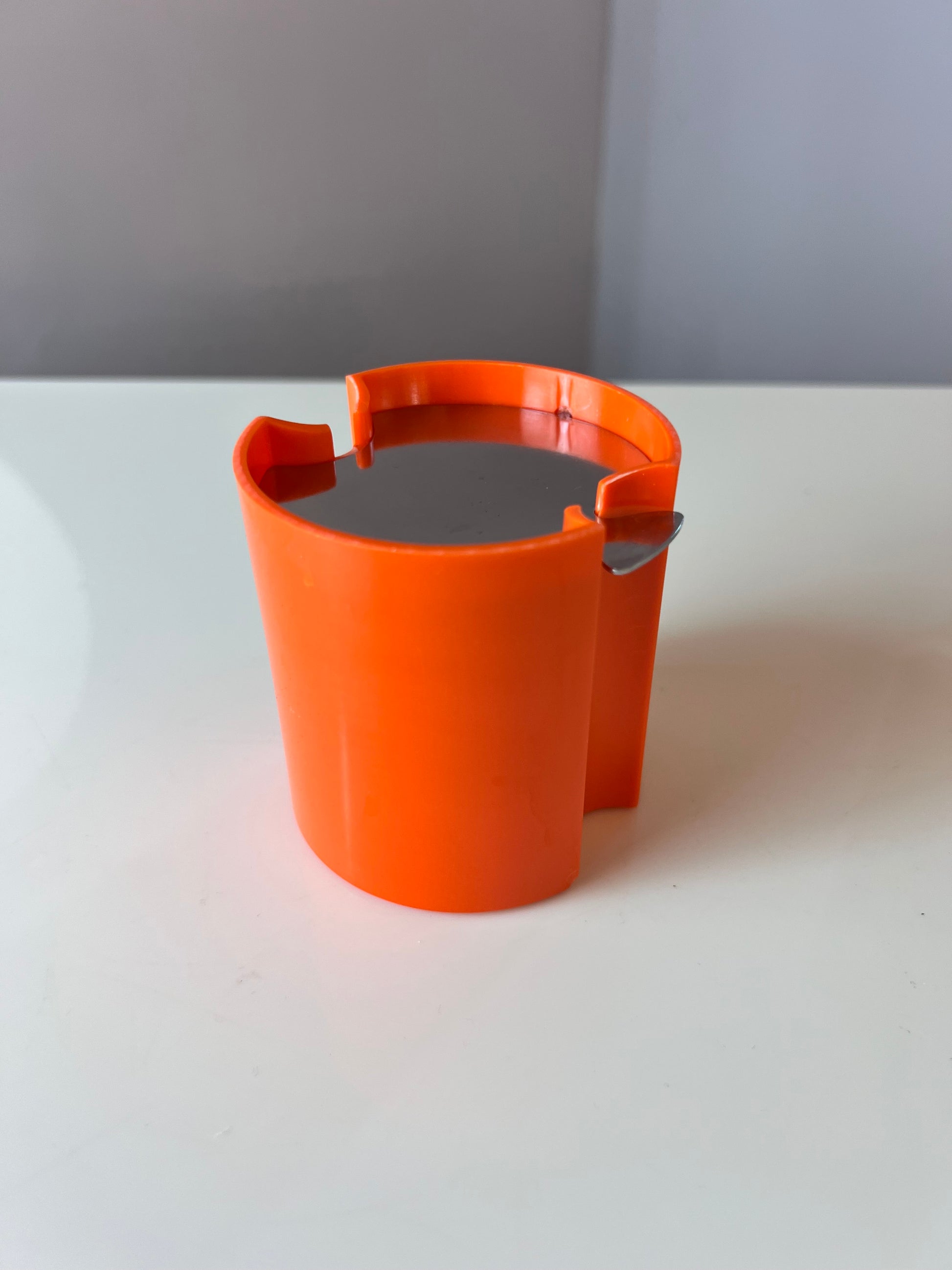 Becher orange von Jean-Pierre Vitrac für Diam