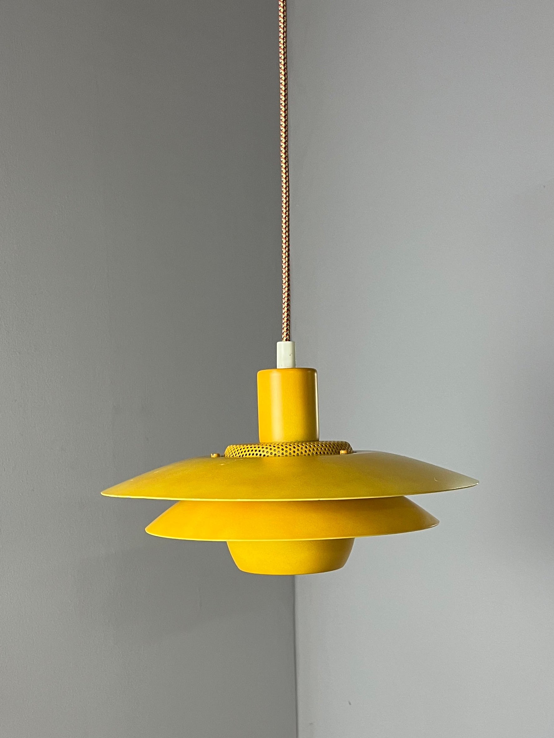 Lamellenlampe gelb aus Dänemark