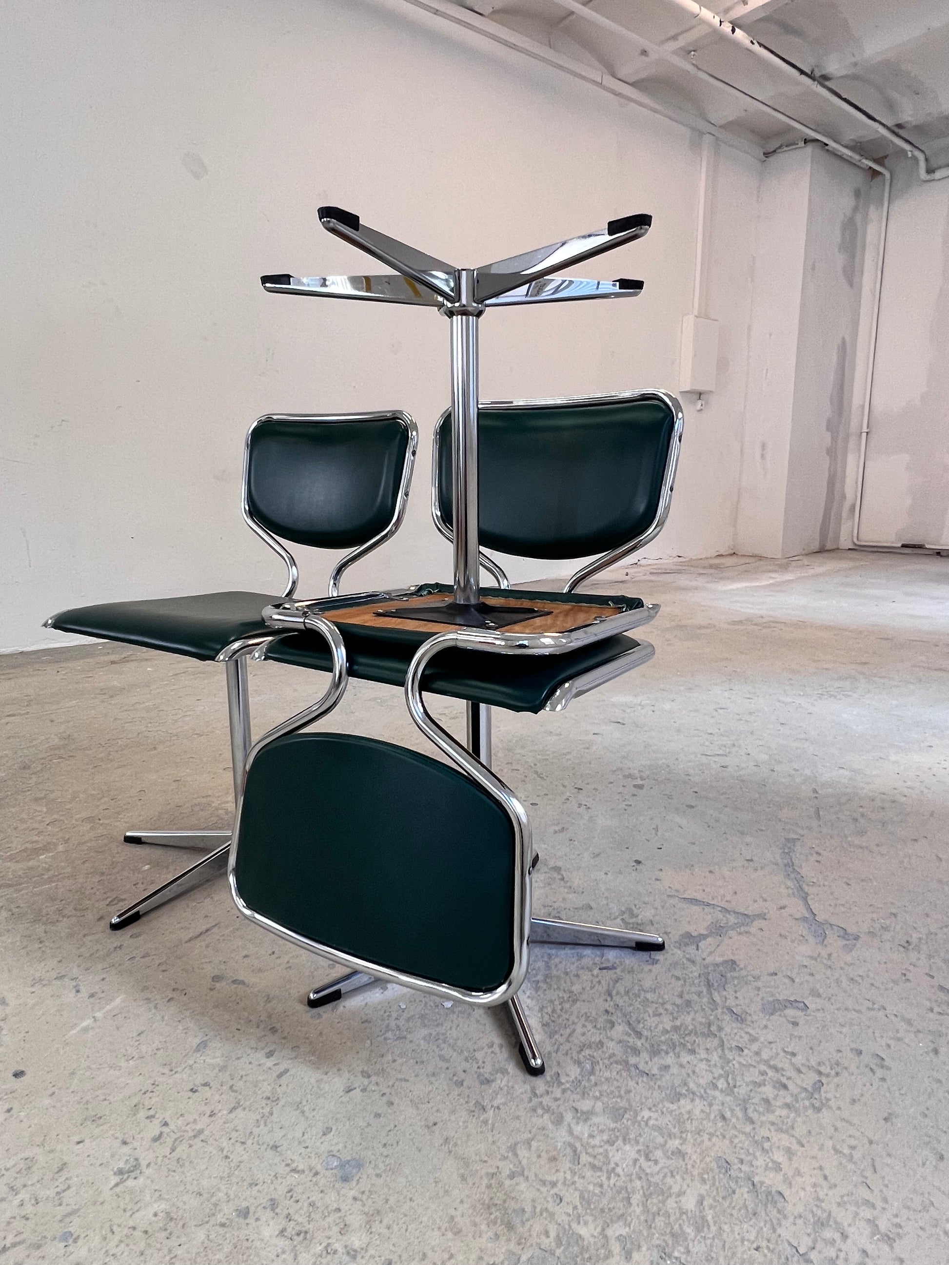 Drehbarer Polsterstuhl grün Kunstleder Chrom
