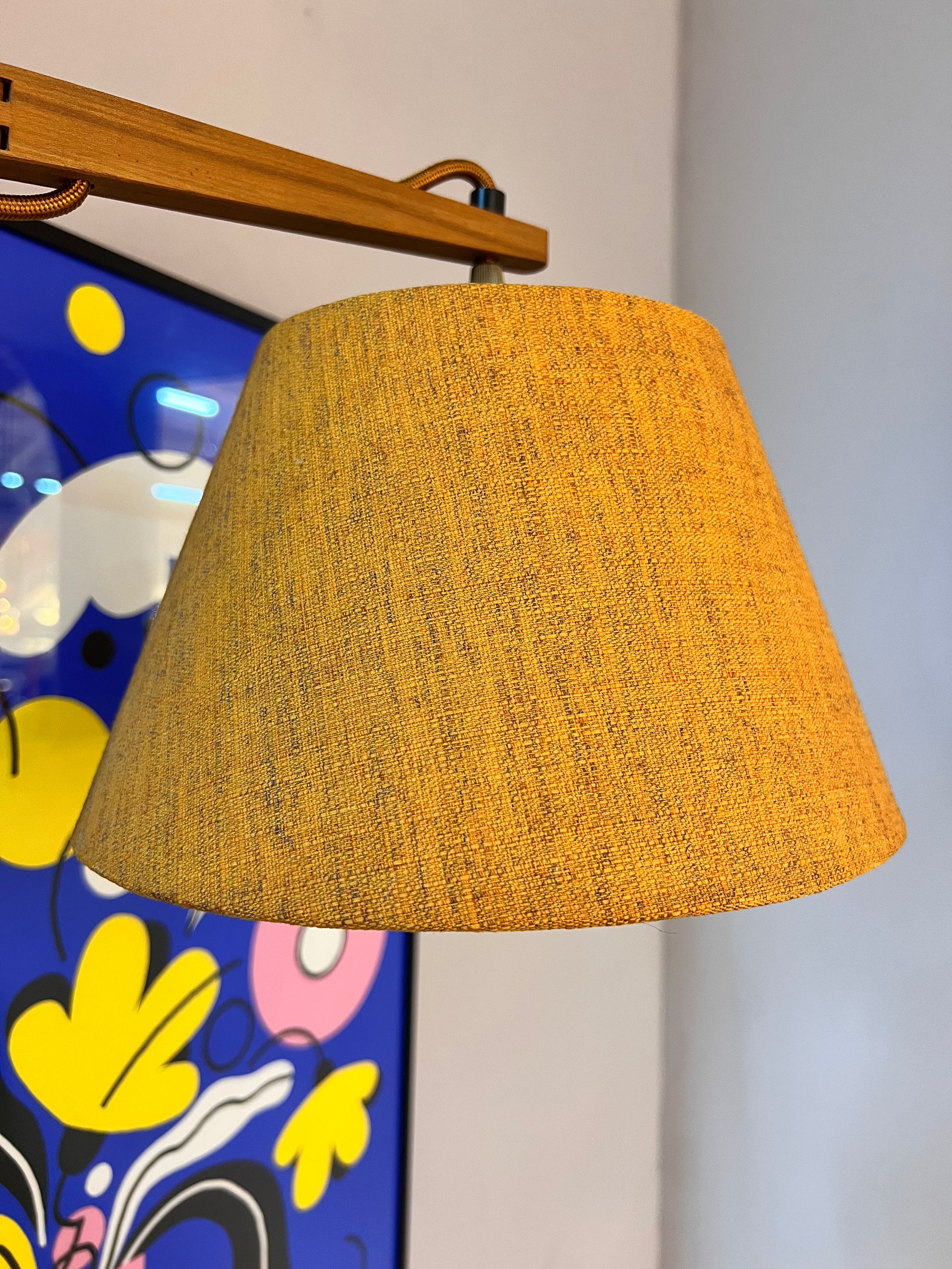 Wandlampe mit Gelenkarm Teak und braun orangenem Schirm