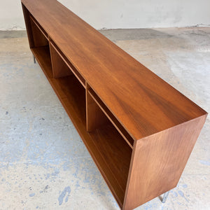Sideboard Regal Nussbaum mit neuen Chromfüßen