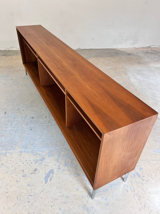 Sideboard Regal Nussbaum mit neuen Chromfüßen