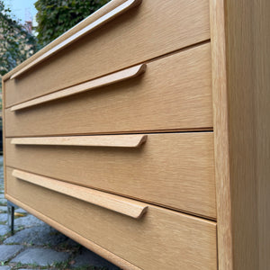 Kommode Eiche mit neuen Chromfüßen von WK Möbel