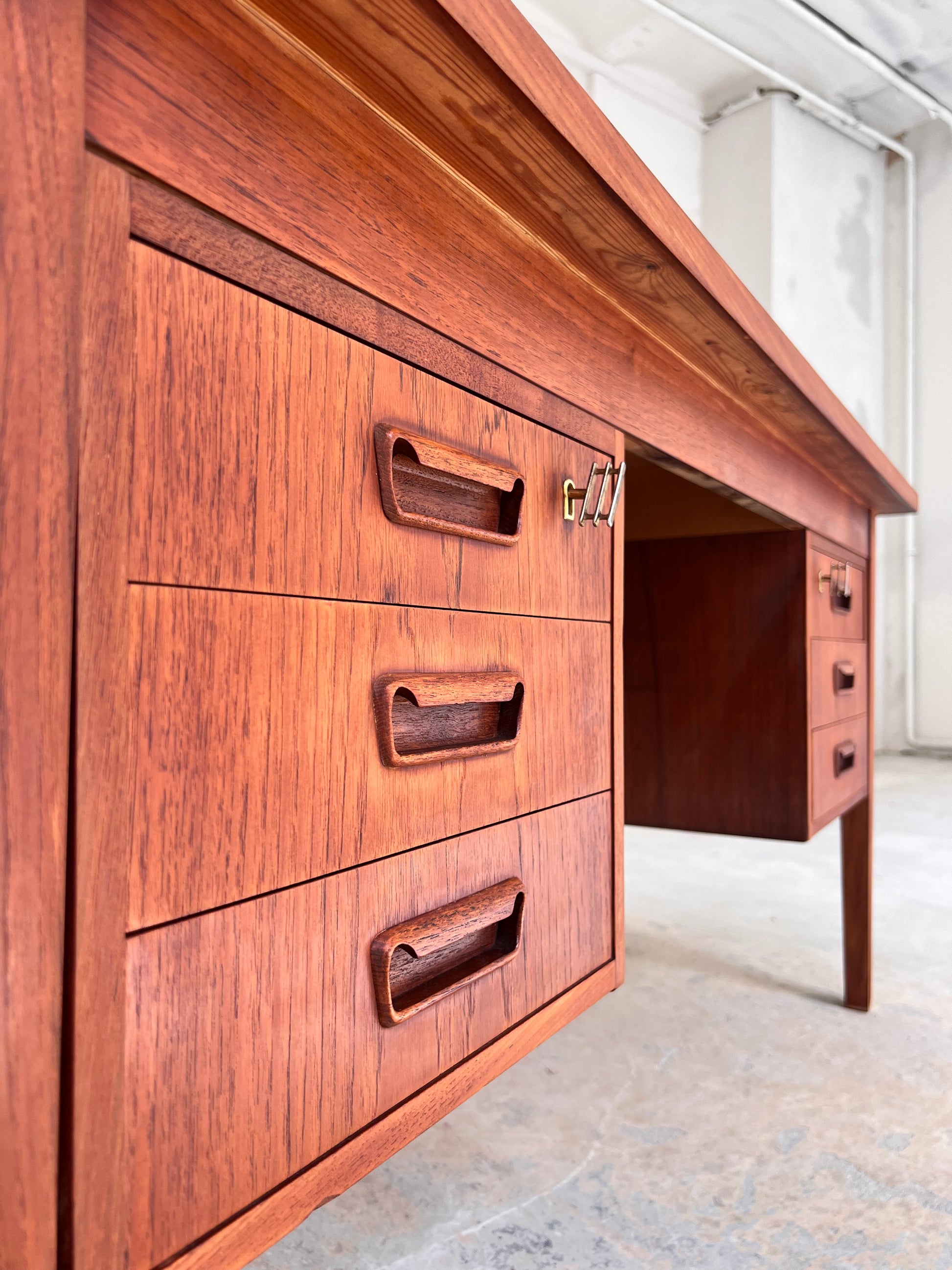 Freistehender Schreibtisch Teak aus Dänemark Sigh & Søns Møbler